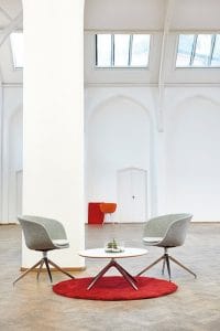Krib tub 2 gray chairs