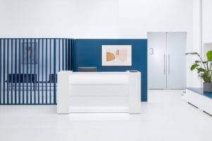 Compact white Valde reception desk with built-in lighting