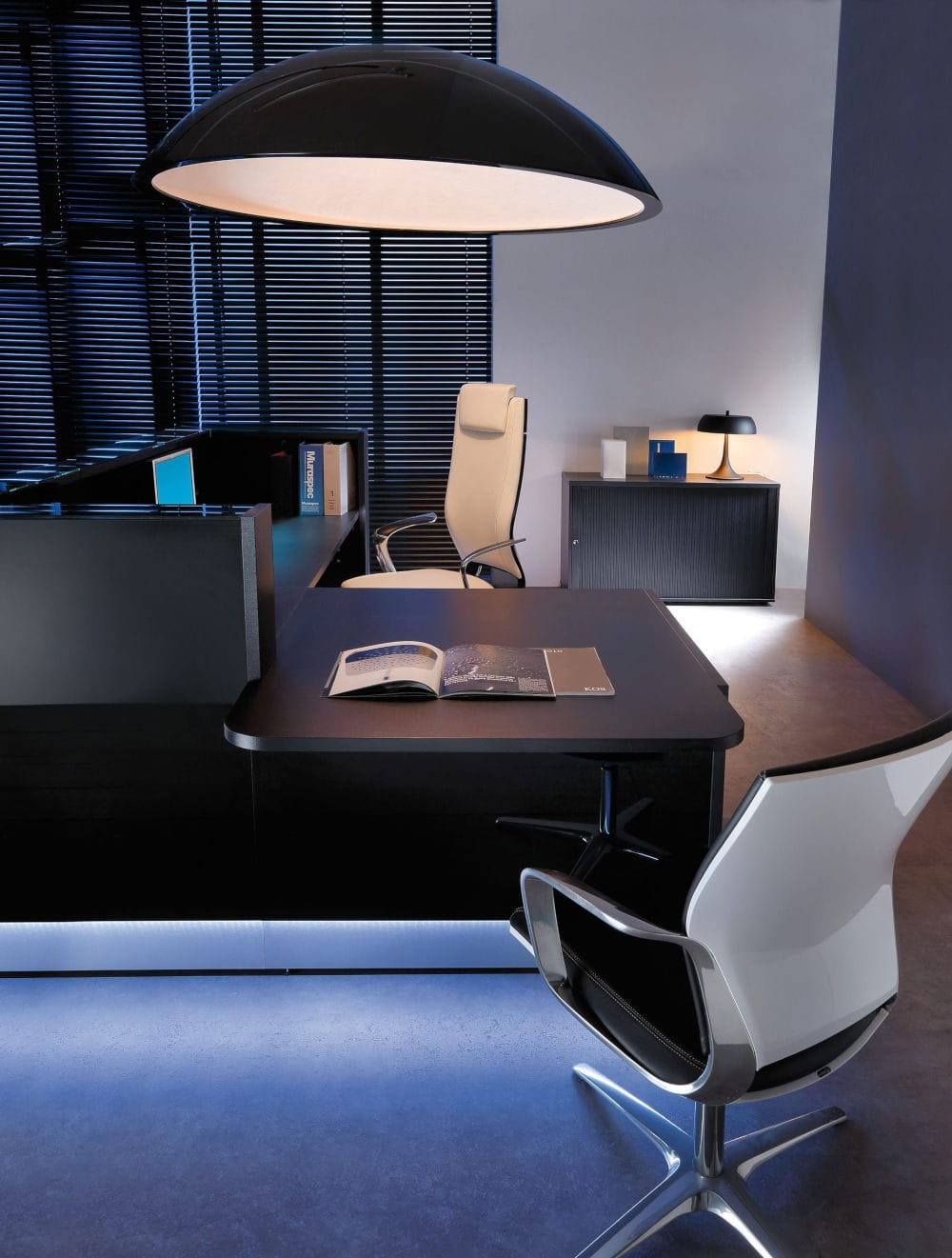 Alternative angle of Linea black counter