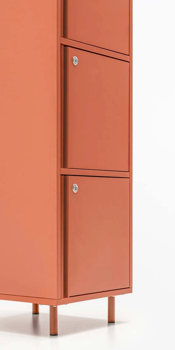 locker plus with aluminium legs